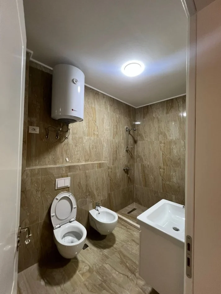 Tirane, jepet me qera apartament 2+1 Kati 7, 90 m² 600 € (Kinostudio)