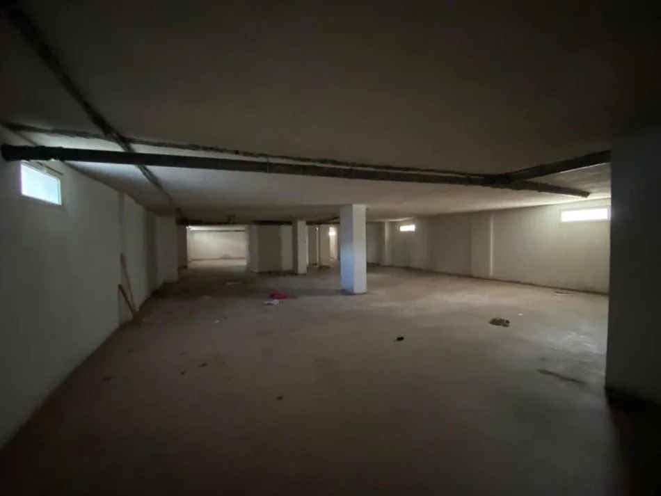 Durres, jepet me qera magazine Kati -1, 53 m² 260.000 € (Lagja 13, Durres)