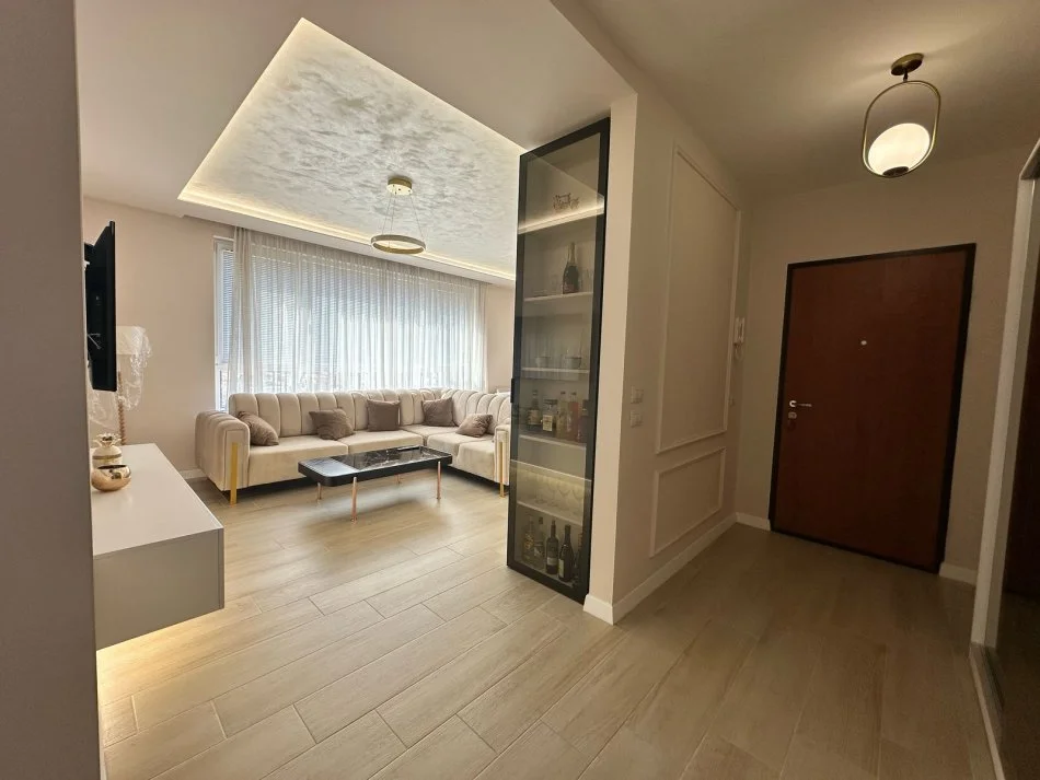 Tirane, jepet me qera apartament 2+1+Ballkon Kati 3, 106 m² 600 € (RRUGA 3 DESHMORET . YZBERISHT)