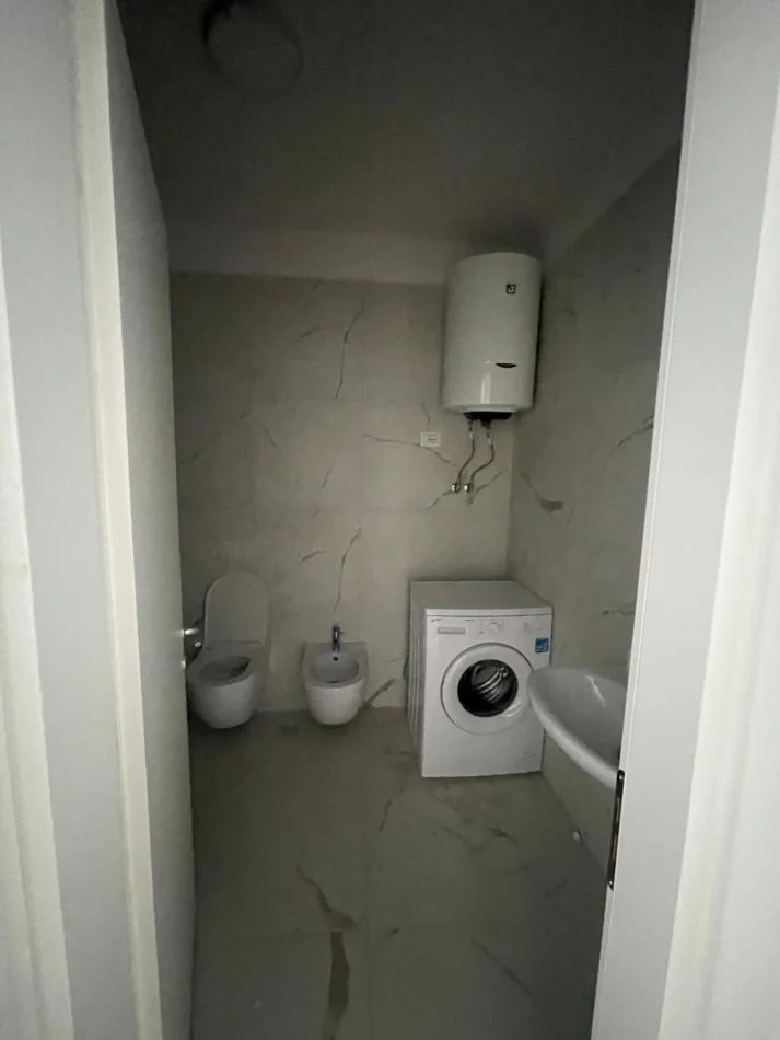 Tirane, jepet me qera apartament 2+1+Ballkon Kati 4, 95 m² 500 € (Apartament 2+1+Post Parkimi Per Qera Plotesisht I Mobiluar)