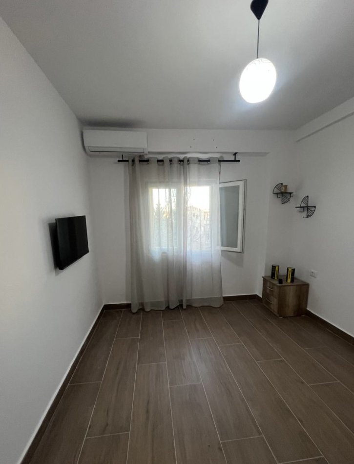 Tirane, jepet me qera apartament 1+1 Kati 3, 55 m² 500 € (Universiteti Barleti)