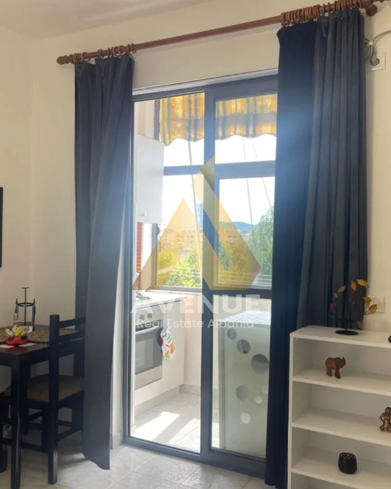 Tirane, Ish Restorant Durresi jepet me qera garsonier 1+1 Kati 7, 38 m² 380 € (Rruga Ferit Xhajko)
