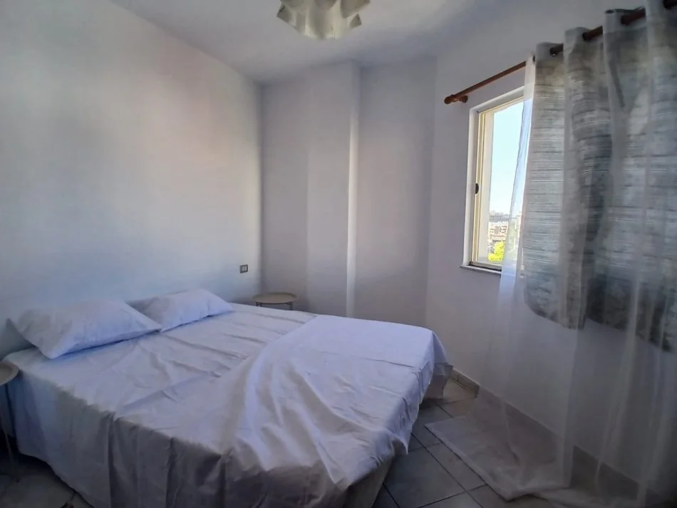 Tirane, jepet me qera apartament 2+1+Ballkon Kati 4, 90 m² 500 €