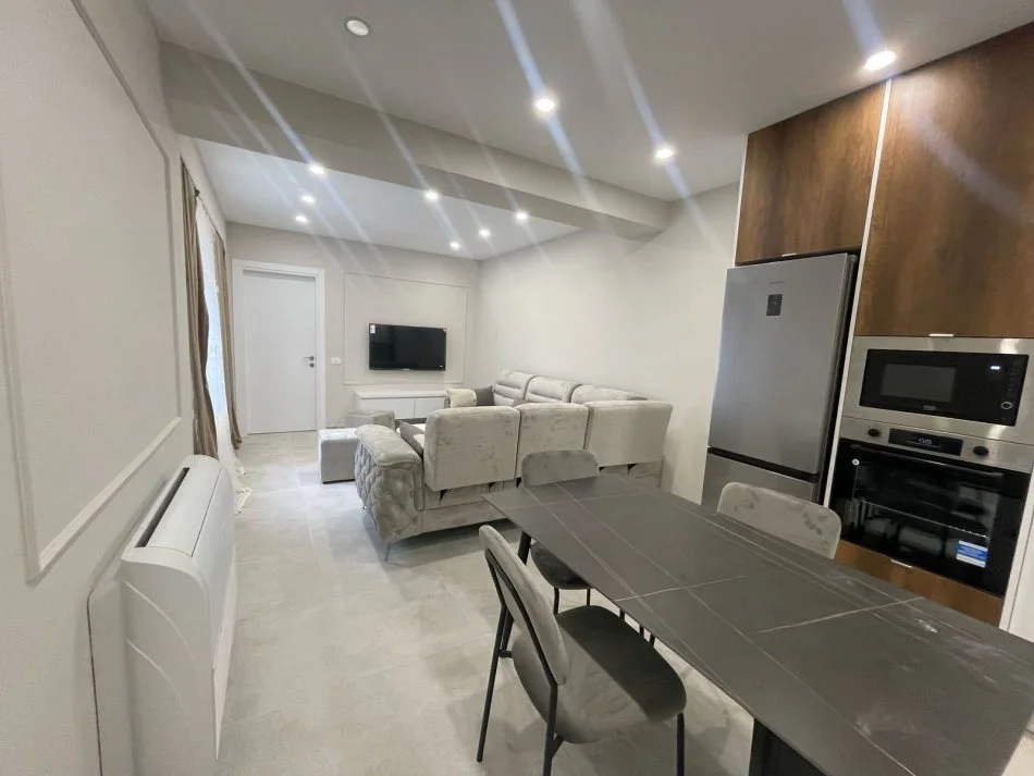 Tirane, jepet me qera apartament duplex 2+1 Kati 2, 80 m² 620 € (Kodra e diellit)