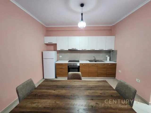 Tirane, jepet me qera apartament 2+1+BLK Kati 5, 102 m² 550 Euro (Green City)