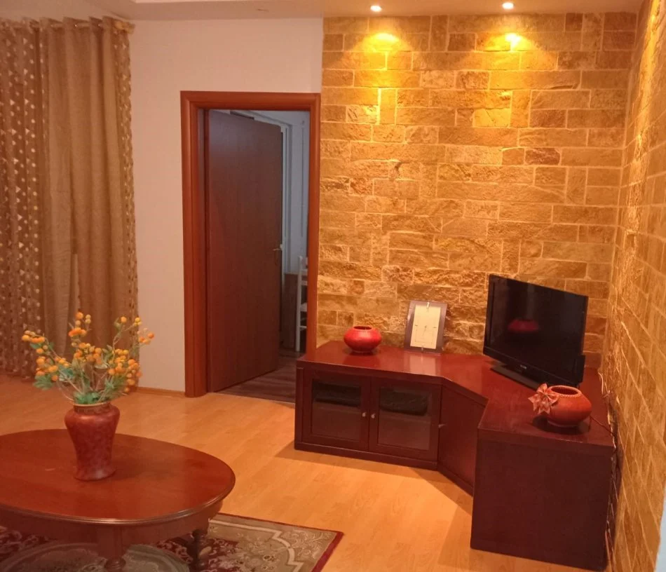 Jepet me qera apartament 1+1+Ballkon Kati 5, 80 m² (Fresku)