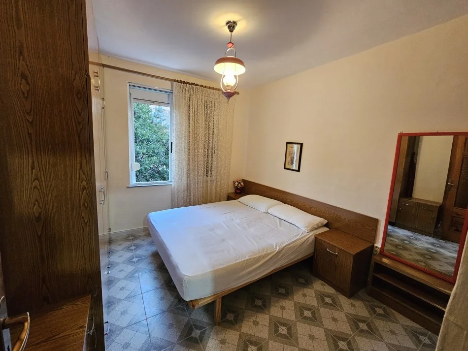 Tirane, jepet me qera apartament 2+1+Ballkon Kati 3, 500 € (21 Dhjetori)