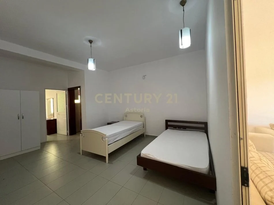 Tirane, jepet me qera apartament 2+1+Ballkon Kati 2, 90 m² 430 € (Prane fakultetit te ekonomise, Tirane)