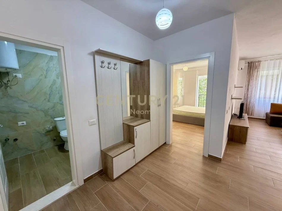 Tirane, jepet me qera apartament 1+1+Ballkon Kati 2, 70 m² 650 € (Selvia, Tiranë)