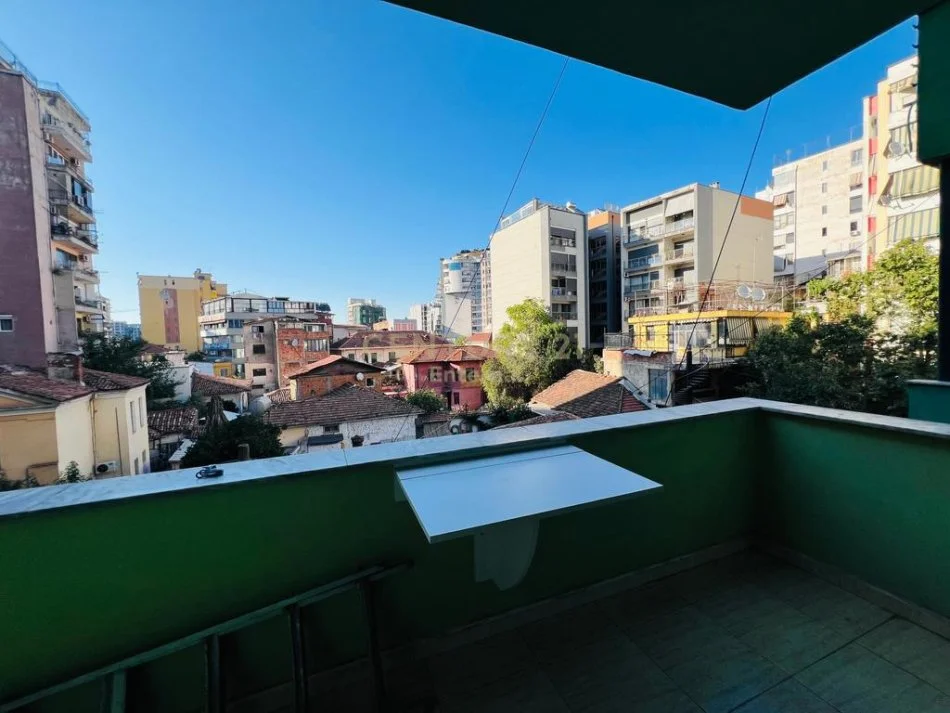 Tirane, jepet me qera apartament 1+1+Ballkon Kati 2, 66 m² 500 € (Rruga e Dibrës, pranë Selvisë, Tiranë)