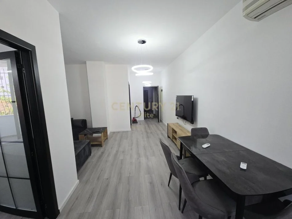 Tirane, jepet me qera apartament 1+1+Ballkon Kati 1, 60 m² 700 € (Bulevardi Zogu i Parë, Tiranë)