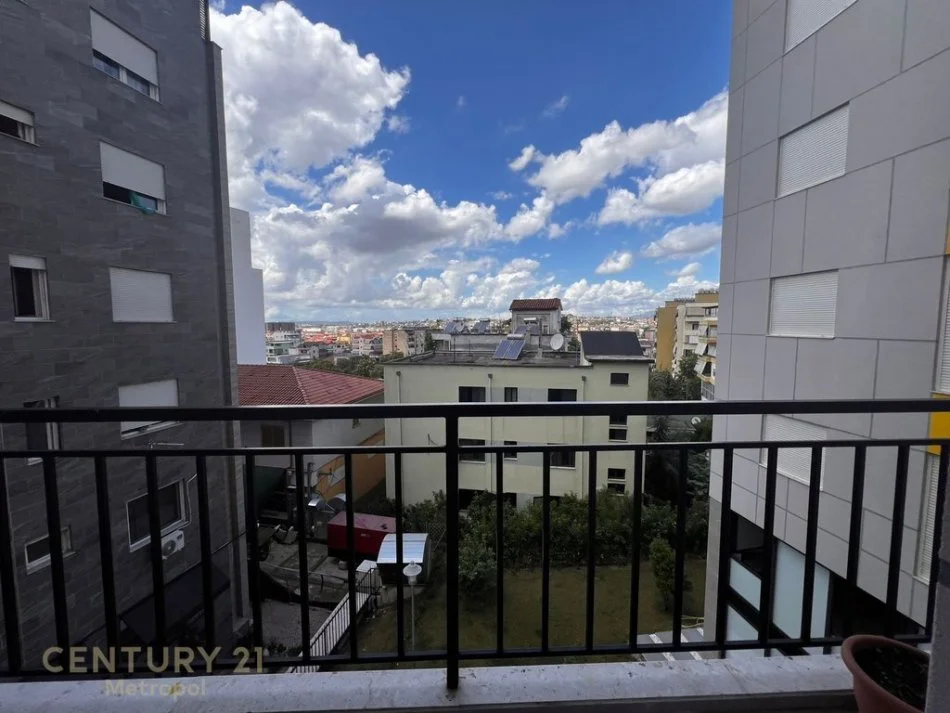 Tirane, jepet me qera apartament 1+1+Ballkon Kati 2, 57 m² 550 € (Shkolla e Bashkuar, Tiranë)