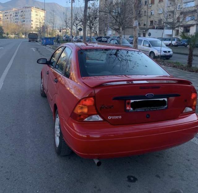Tirane, shitet makine Ford Focus Viti 2000, 2.000 Euro