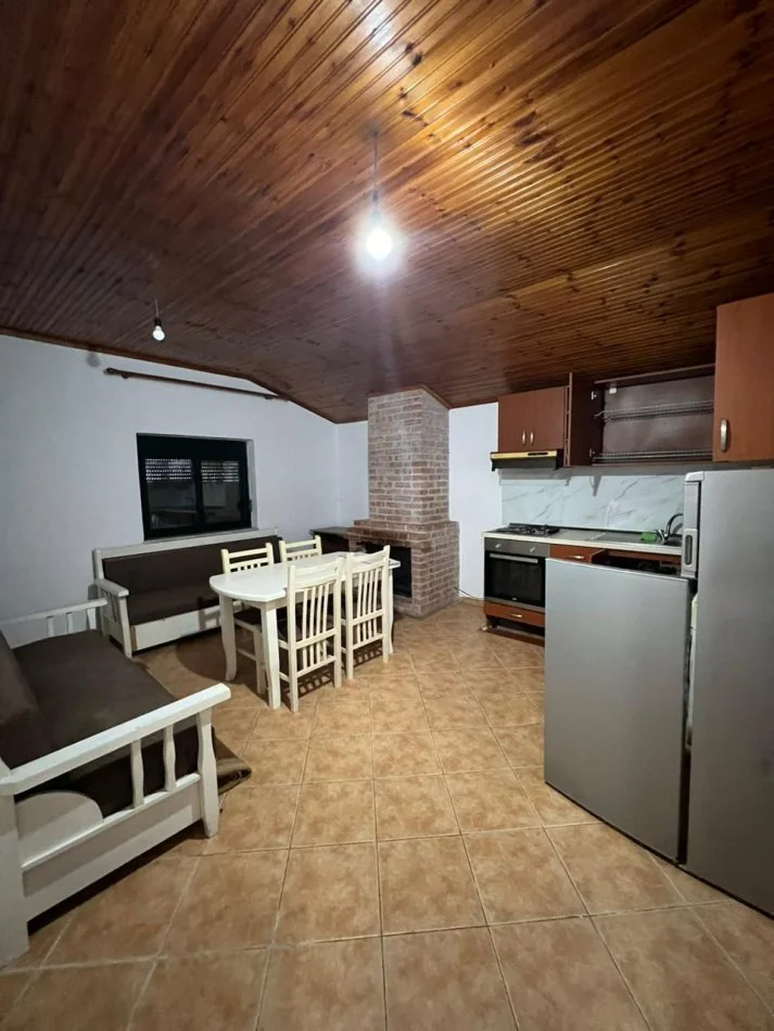 Tirane, shitet Vile 3 Katshe, Kati 3, 240 m2 299,999 € (Gregor celika)
