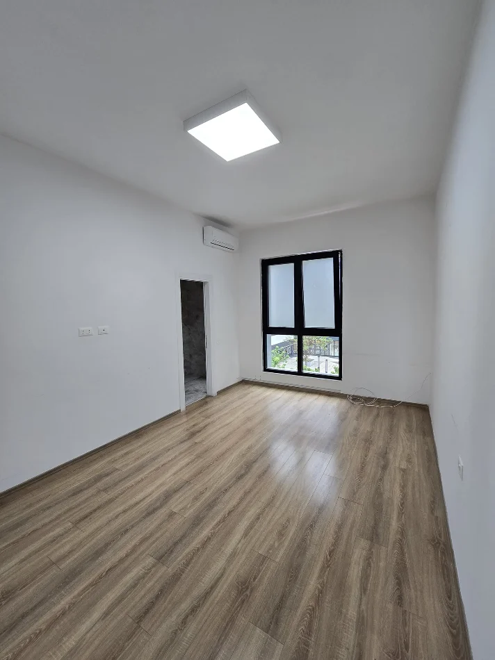 Tirane, jepet me qera zyre Kati 4, 95 m² 1.100 € (Square 21)