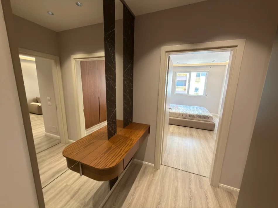 Tirane, jepet me qera apartament 1+1 Kati 4, 69 m² 600 € (Kompleksi E-88, Rruga Dritan Hoxha)