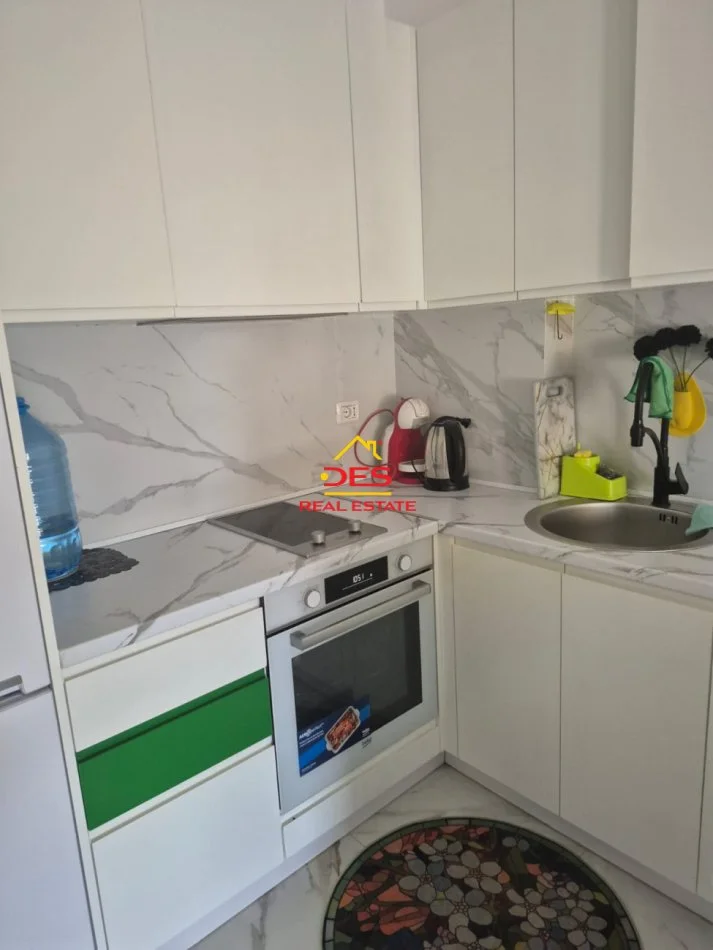 Vlore, jepet me qera apartament 1+1+Ballkon Kati 7, 70 m² 320 € (Rruga Lef Sallata)