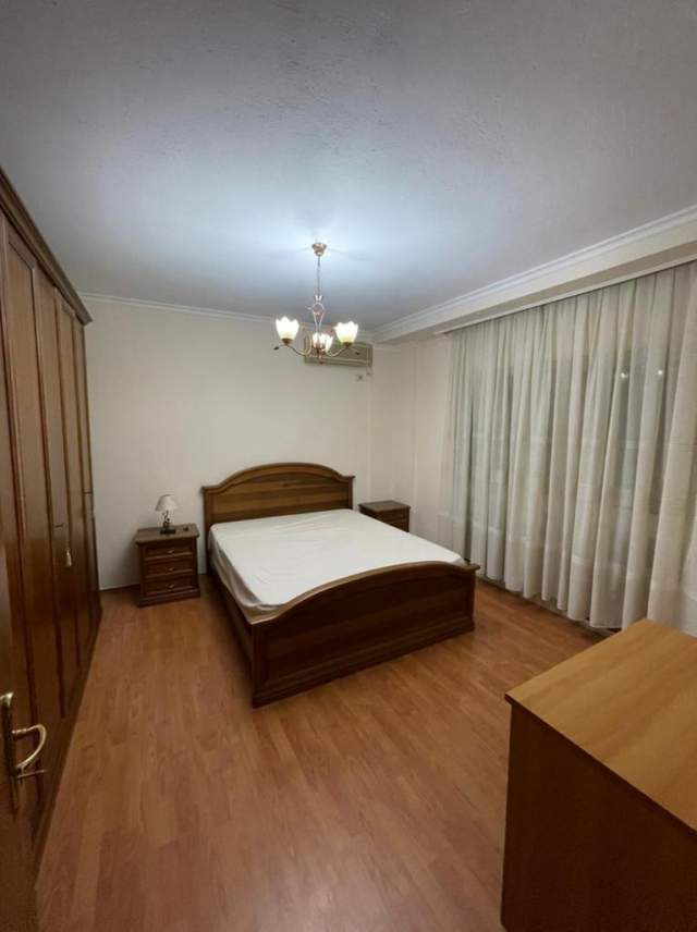 Tirane, jepet me qera apartament 2+1 Kati 3, 118 m² 650 Euro (Rruga Nikoolla Tupe)