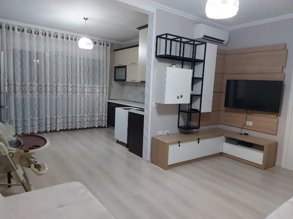Tirane, shitet apartament 2+1+Ballkon Kati 4, 108 m² 195.000 € (Rruga 5 Maji – Pallatet Areela)