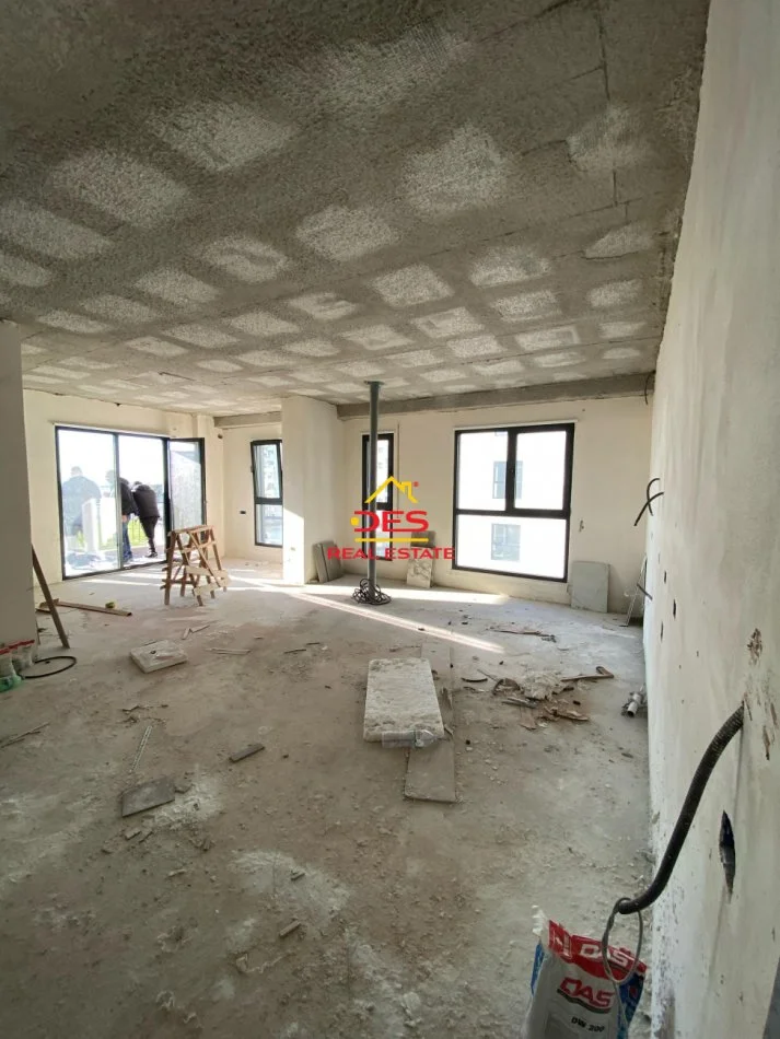 Vlore, shitet apartament 2+1+Ballkon Kati 4, 137 m² 355.000 € (Rruga Murat Tërbaçi)