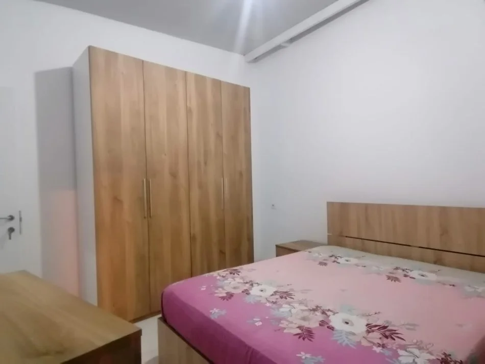 Tirane, jepet me qera apartament 1+1 Kati 2, 70 m² 300 € (Qytet Studenti)