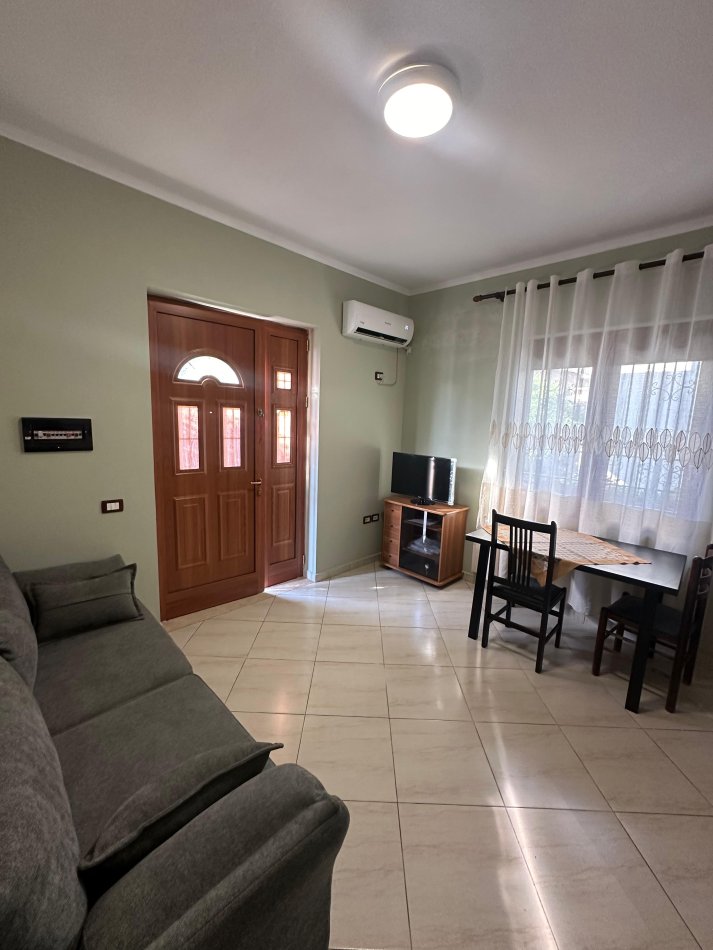 Tirane, jepet me qera shtepi 1+1 Kati 1, 65 m² 350 € (Rr. Jordan Misja te Lavazh 007)