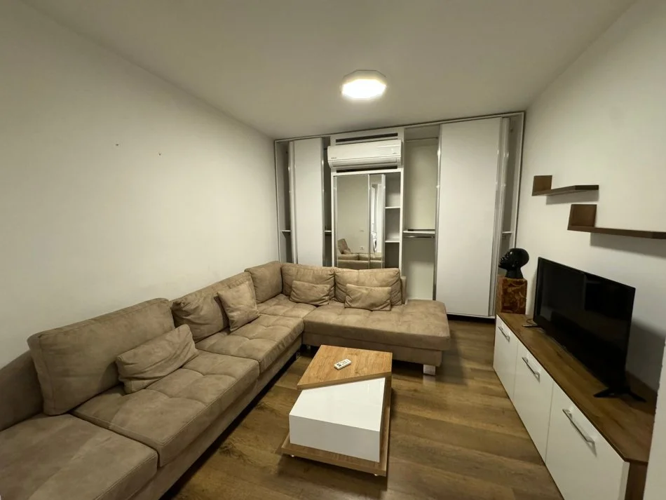 Tirane, jepet me qera apartament 1+1 Kati 4, 50 m² 500 € (ABDYL FRASHERI)
