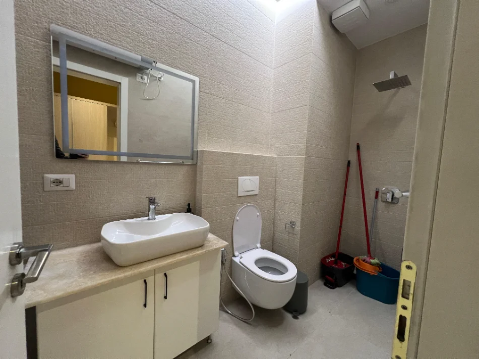 Tirane, shitet apartament 3+1+Ballkon Kati 10, 133 m² 355.000 € (Rruga e kosovarve)