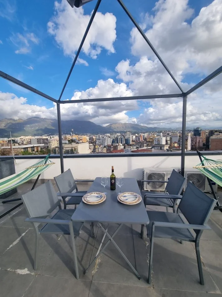 Tirane, shitet apartament 1+1+Ballkon Kati 10, 64 m² 170.000 € (Rruga e Barrikadave)