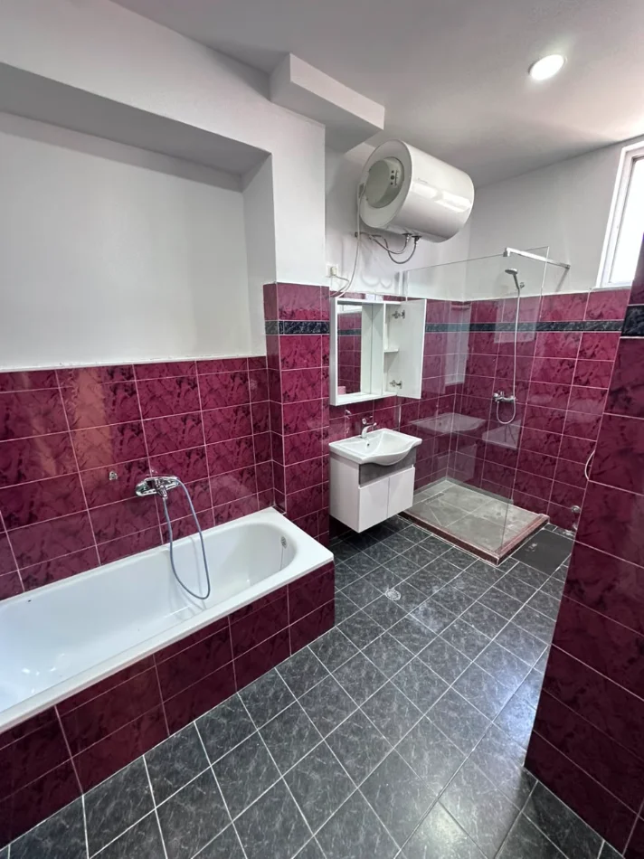 Durres, jepet me qera apartament 3+1 Kati 3, 150 m² 500 € (Shkozet,Durres)