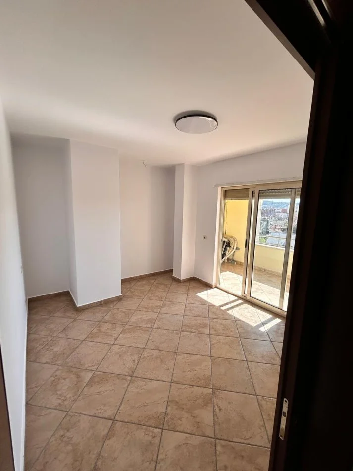 Tirane, jepet me qera 2+1+Ballkon Kati 6, 110 m² 600 € (Fortuzi)