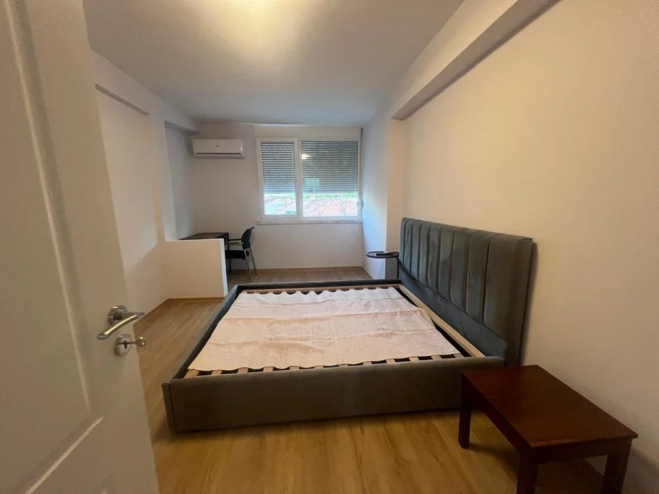 Tirane, jepet me qera apartament 2+1 Kati 4, 80 m² 900 € (Rruga Sulejman Delvina)