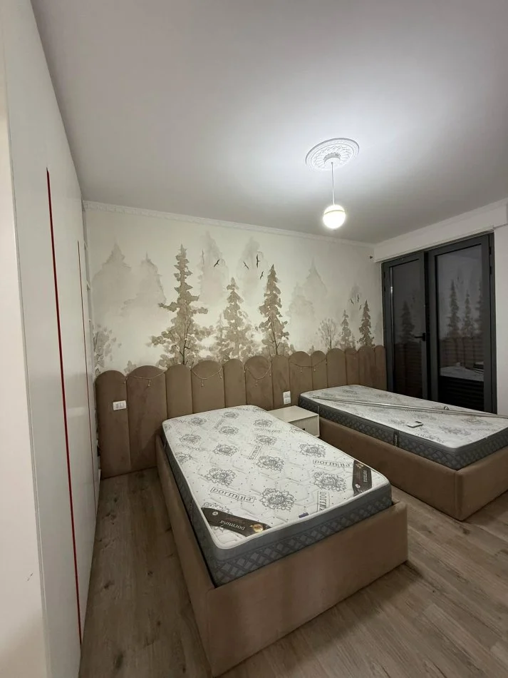 Tirane, jepet me qera apartament 2+1+Ballkon Kati 6, 95 m² 700 € (KOMPLEKSI FIORI DI BOSKO)