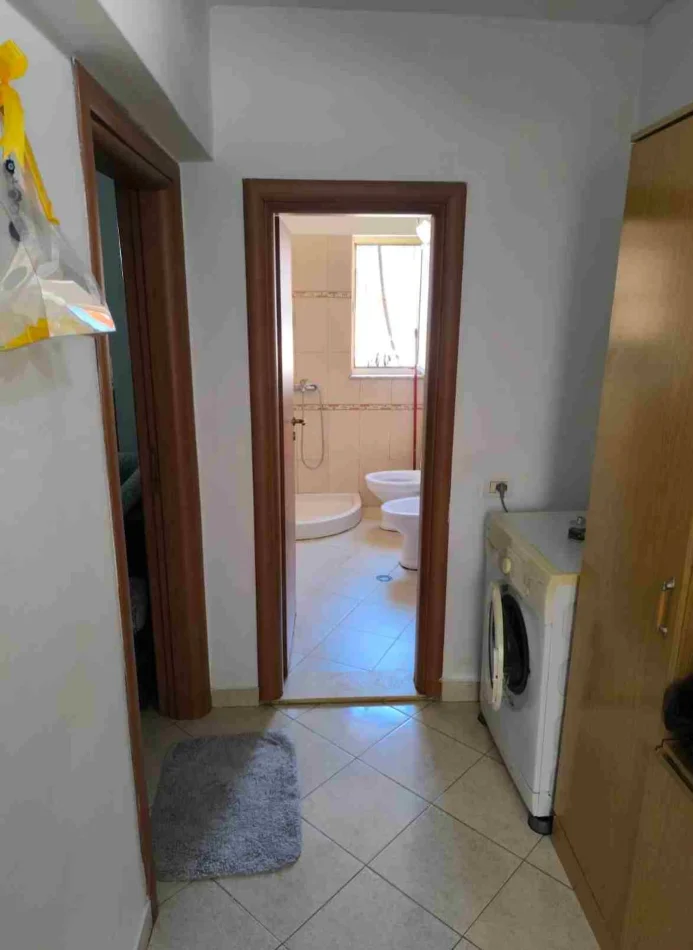 Tirane, jepet me qera apartament 1+1 Kati 5, 50 m² 350 € (Shkolla Gjon Buzuku prane Tv Klan)