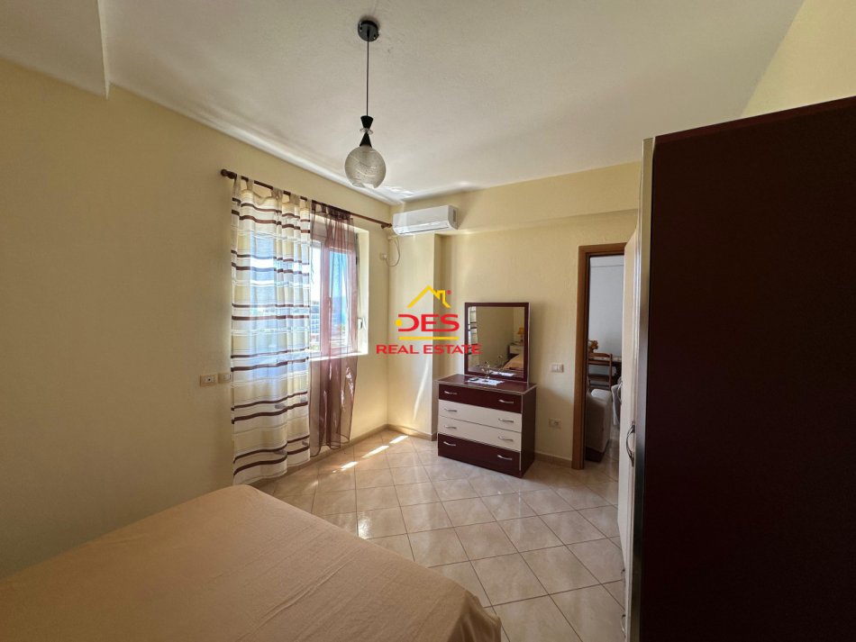 Vlore, jepet me qera apartament 1+1+Ballkon Kati 2, 70 m² 300 € (Rruga Dhimitër Konomi)