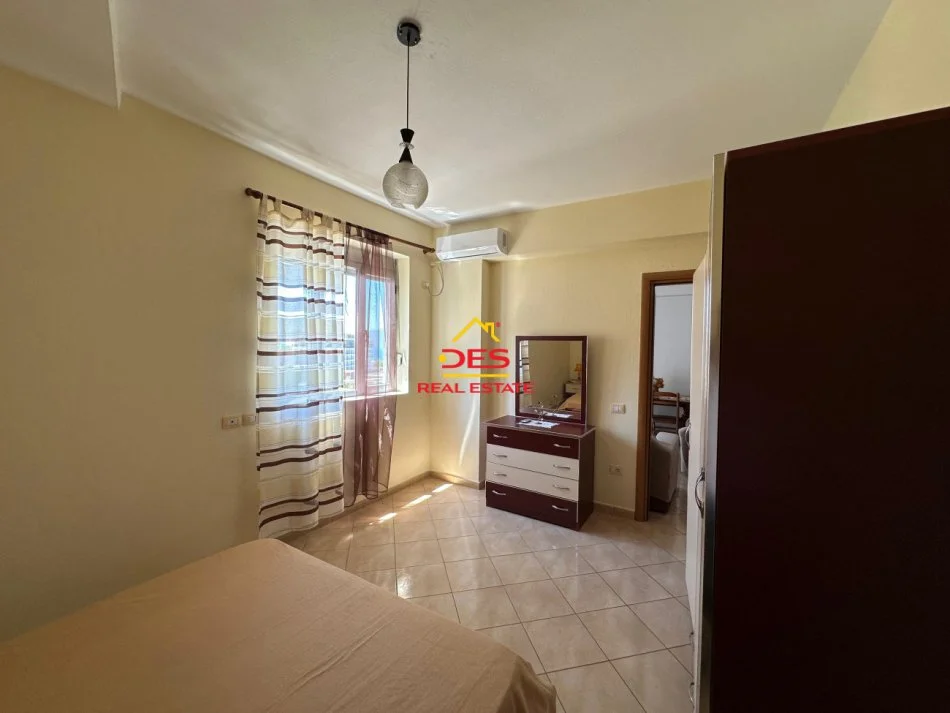 Vlore, jepet me qera apartament 1+1+Ballkon Kati 2, 70 m² 300 € (Rruga Dhimitër Konomi)