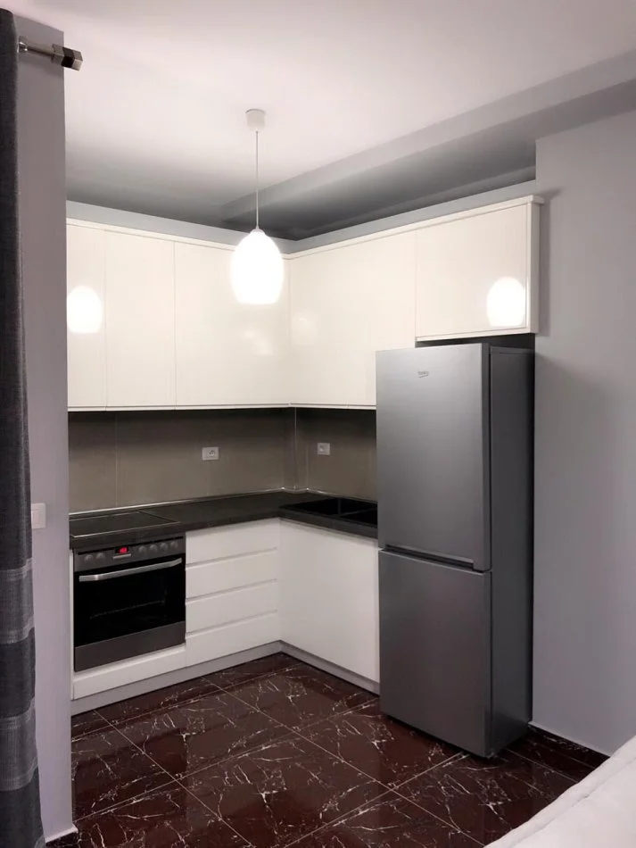Tirane, jepet me qera apartament 1+1+Ballkon Kati 1, 65 m² 700 € (21 Dhjetori)