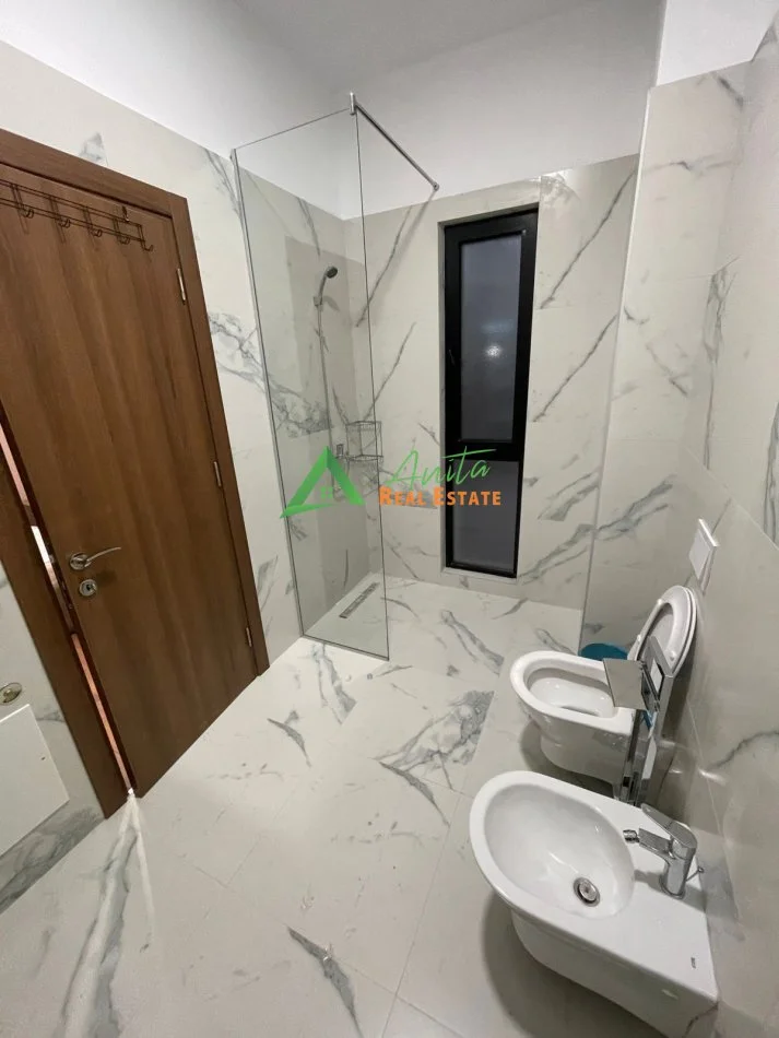 Tirane, jepet me qera apartament 2+1+Ballkon Kati 9, 115 m² 830 € (Rruga e Dibres)