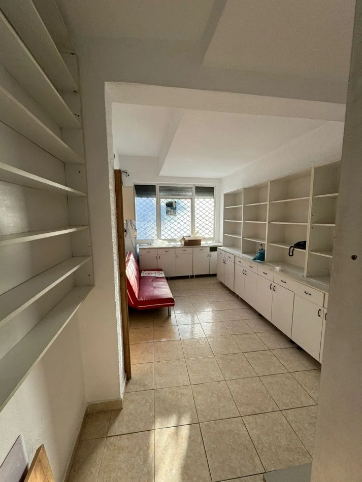 jepet me qera ambjent biznesi Kati 0, 40 m² 500 € (QSUT)