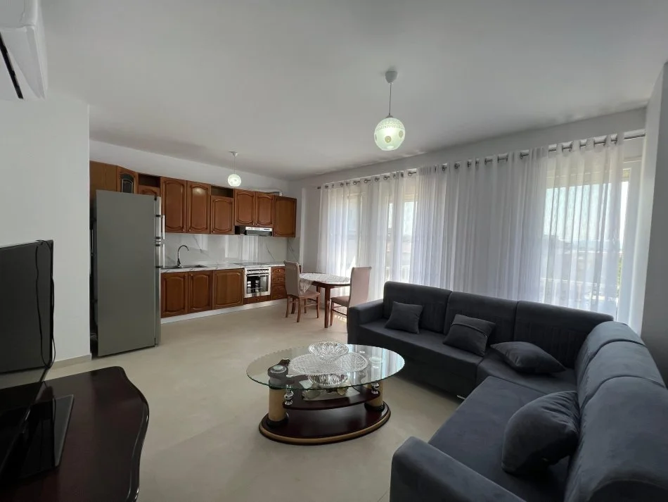 Tirane, jepet me qera apartament 2+1 Kati 3, 95 m² 600 € (Rruga 5 Maji)