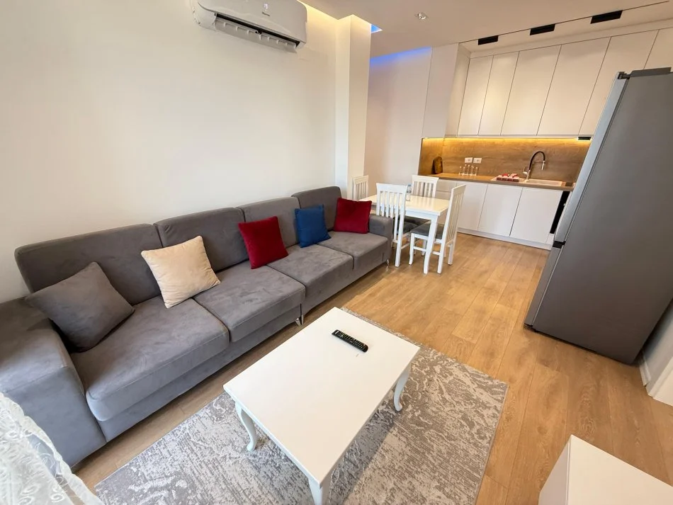Tirane, jepet me qera apartament 2+1 Kati 1, 96 m² 600 € (Tregu ushqimor ,rruga hamdi pepo)