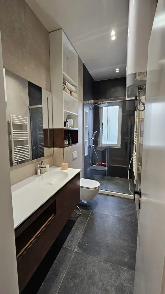 Tirane, jepet me qera 3+1 Kati 1, 118 m² 1.200 € (RRUGA PETI)