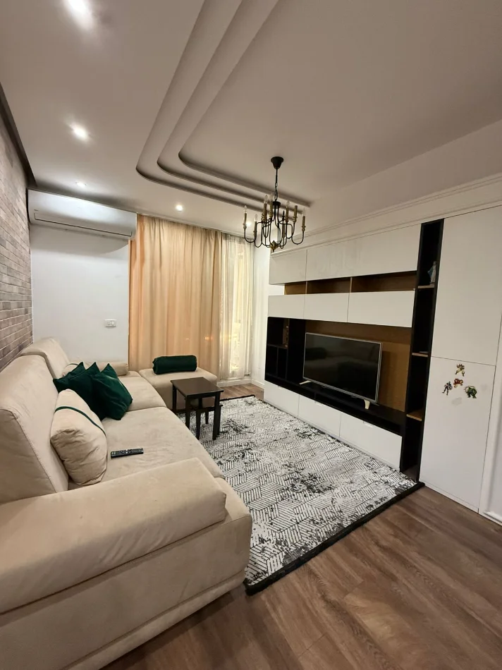 Tirane, jepet me qera apartament 2+1 Kati 2, 110 m² 800 € (Ish Fusha e Aviacionit)