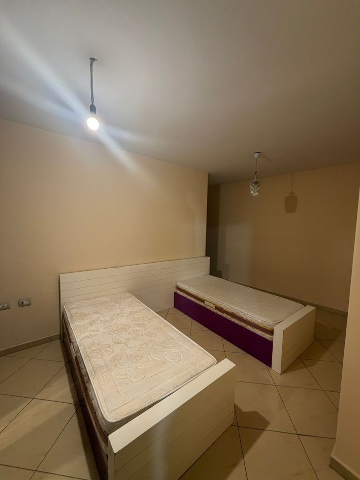 Tirane, jepet me qera apartament 1+1+Ballkon Kati 6, 75 m² 500 € (Selvia)