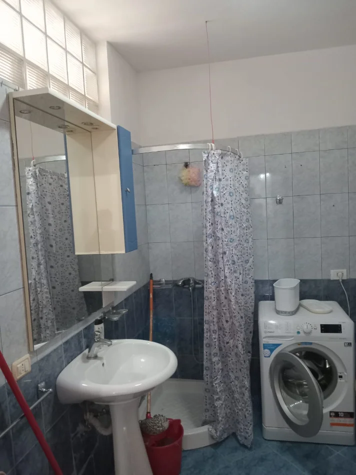 Tirane, jepet me qera apartament 2+1 Kati 3, 100 m² 400 € (Restorant Deliu ne Fresk)