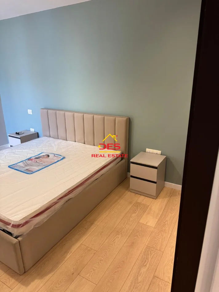 Vlore, shitet apartament 1+1+Ballkon Kati 8, 80 m² 185.000 € (Lungomare)