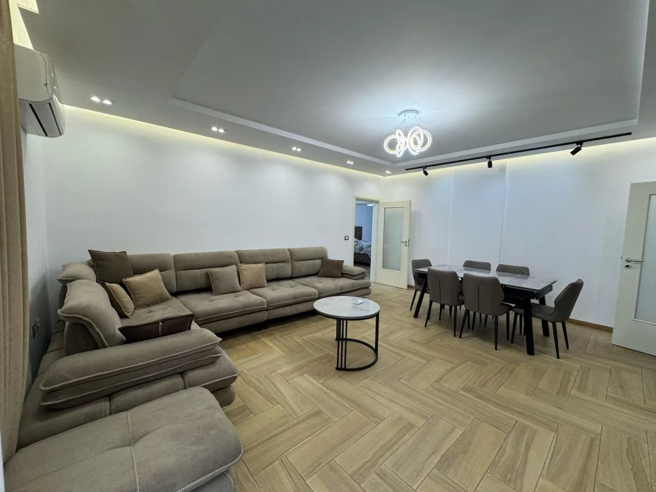 Tirane, jepet me qera apartament 2+1 Kati 4, 110 m² 800 € (Mozaiku i Tiranes)