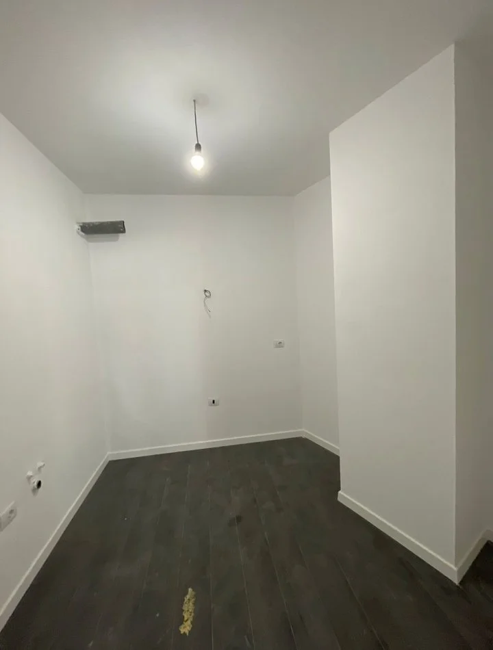 Tirane, shitet apartament 2+1 Kati 4, 109 m² 256.855 € (Rruga Barrikadave)