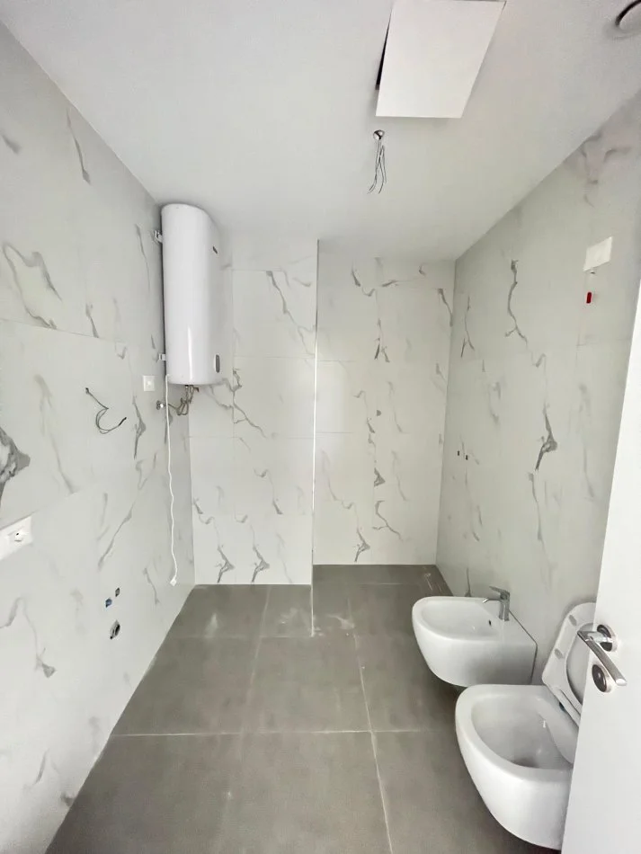 Tirane, jepet me qera zyre , 74 m² 650 € (Rruga e Kosovareve)