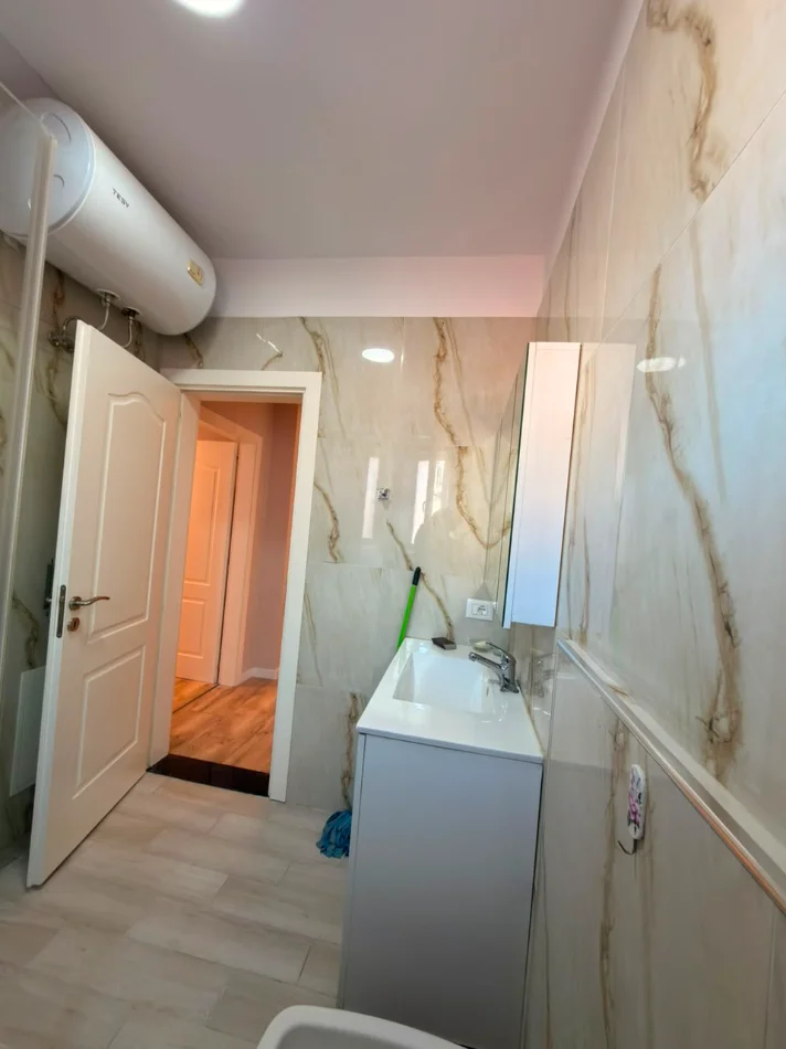 Tirane, shes apartament 2+1+Ballkon Kati 3, 106 m² 220.000 € 